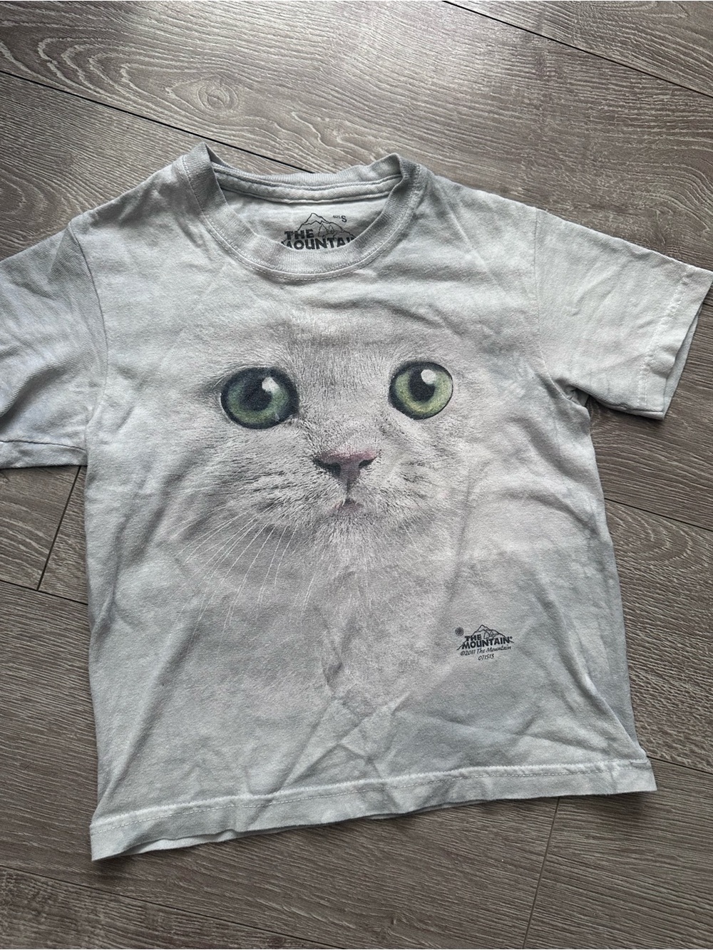 The Mountain White Cat Face Tee with Green Eyes